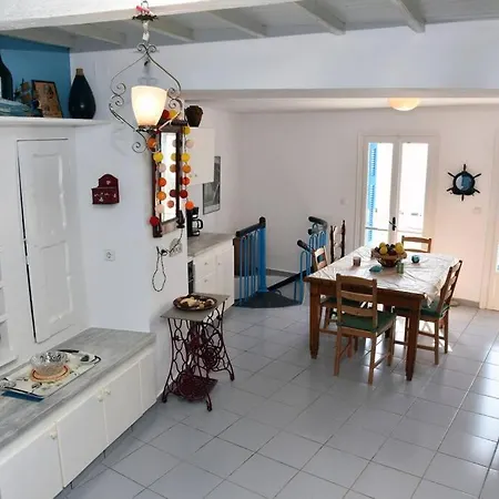 Traditional Cycladic House With View In Andros Ferienhaus